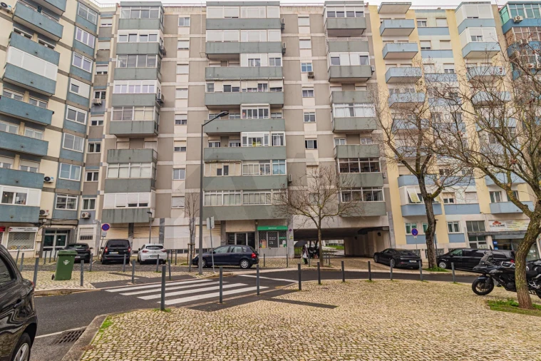 Apartamento T4 para Arrendamento em Benfica Foto 34