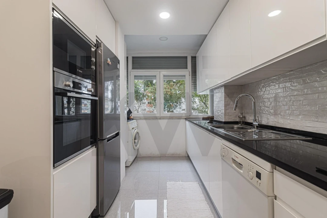 Apartamento T4 para Arrendamento em Benfica Foto 9