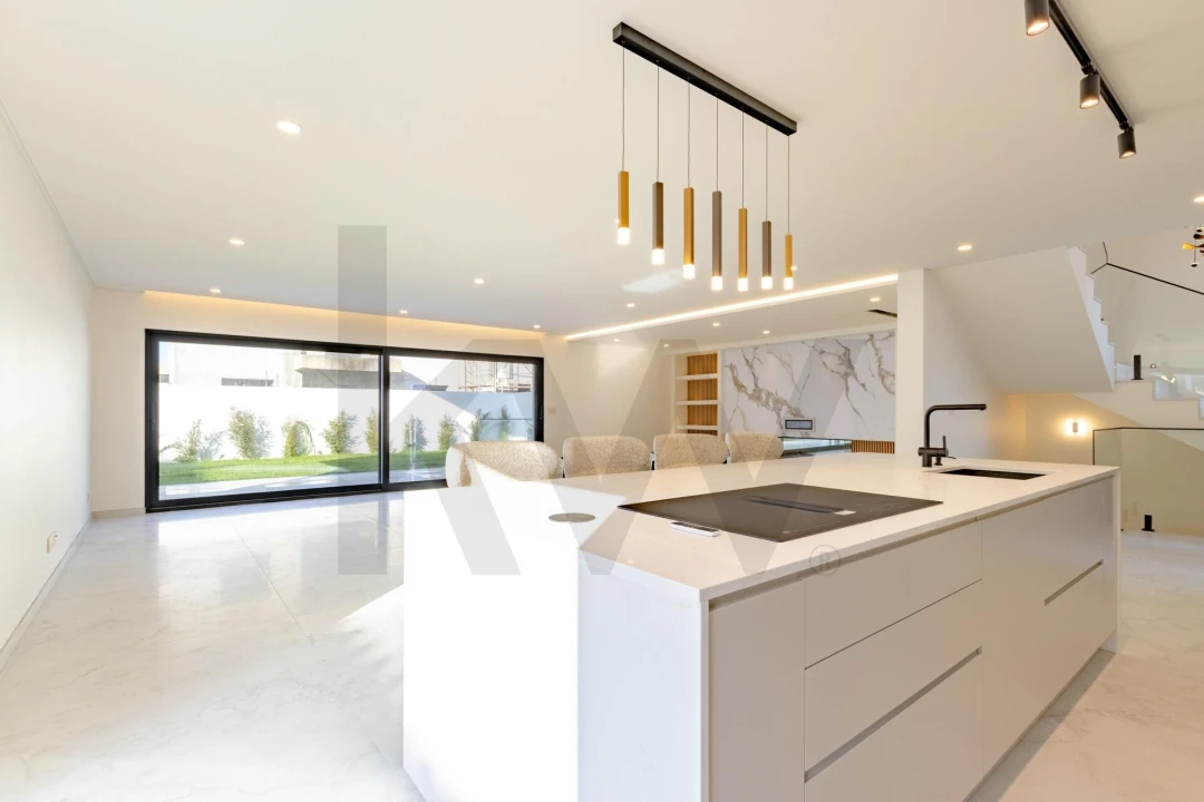 Moradia T4 para Venda em Alcabideche Foto 6