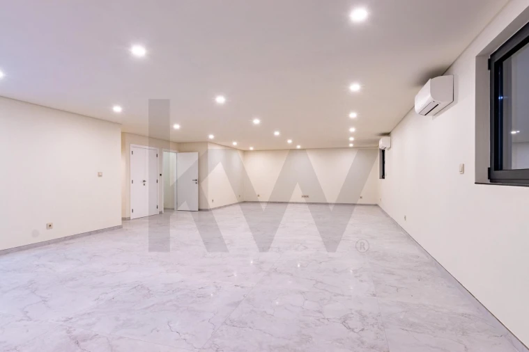 Moradia T4 para Venda em Alcabideche Foto 35