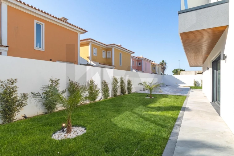 Moradia T4 para Venda em Alcabideche Foto 4