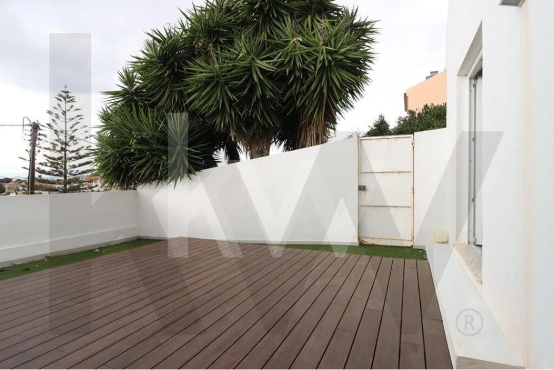 Moradia T2 para Arrendamento em Ajuda Foto 11