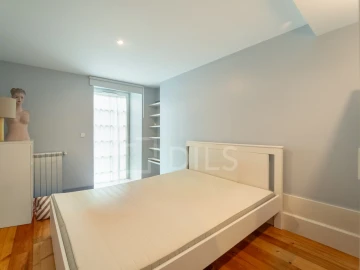 Apartamento T4 para Arrendamento em Cedofeita, Santo Ildefonso, Sé, Miragaia, São Nicolau e Vitória