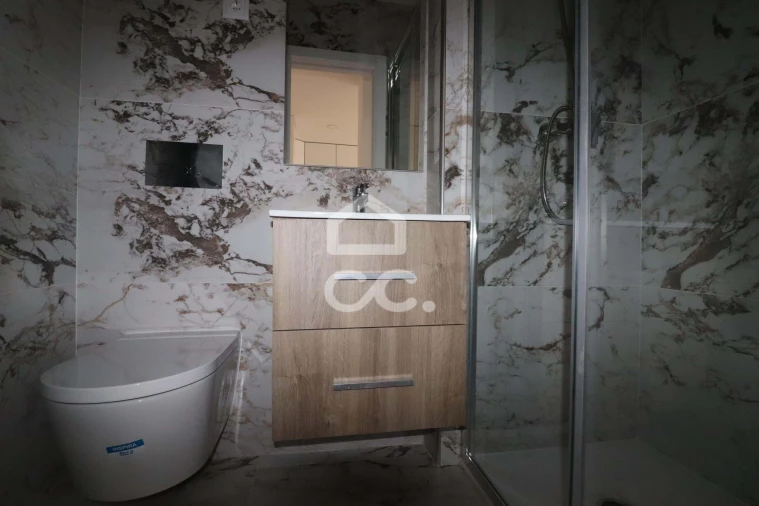 Apartamento T1 para Arrendamento em Santo Antonio dos Olivais Foto 9