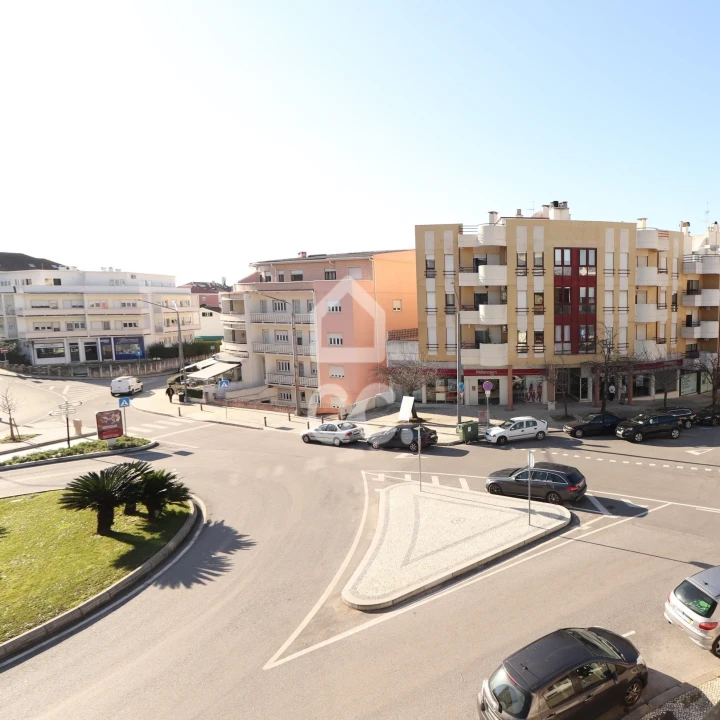 Apartamento T1 para Arrendamento em Santo Antonio dos Olivais Foto 2