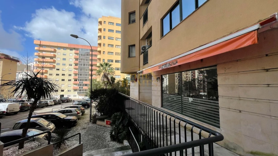 Negócio para Venda em Algés, Linda-A-Velha e Cruz Quebrada-Dafundo Foto 24