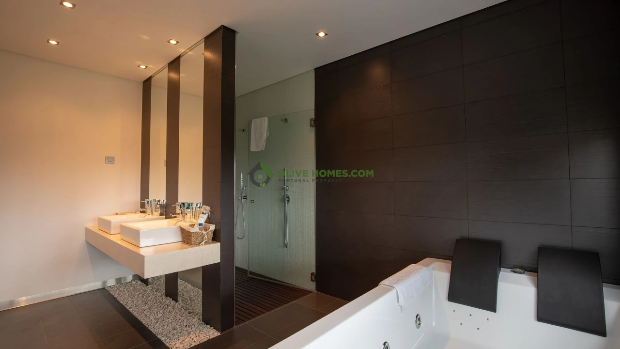 Moradia T5 para Venda em Quarteira Foto 43