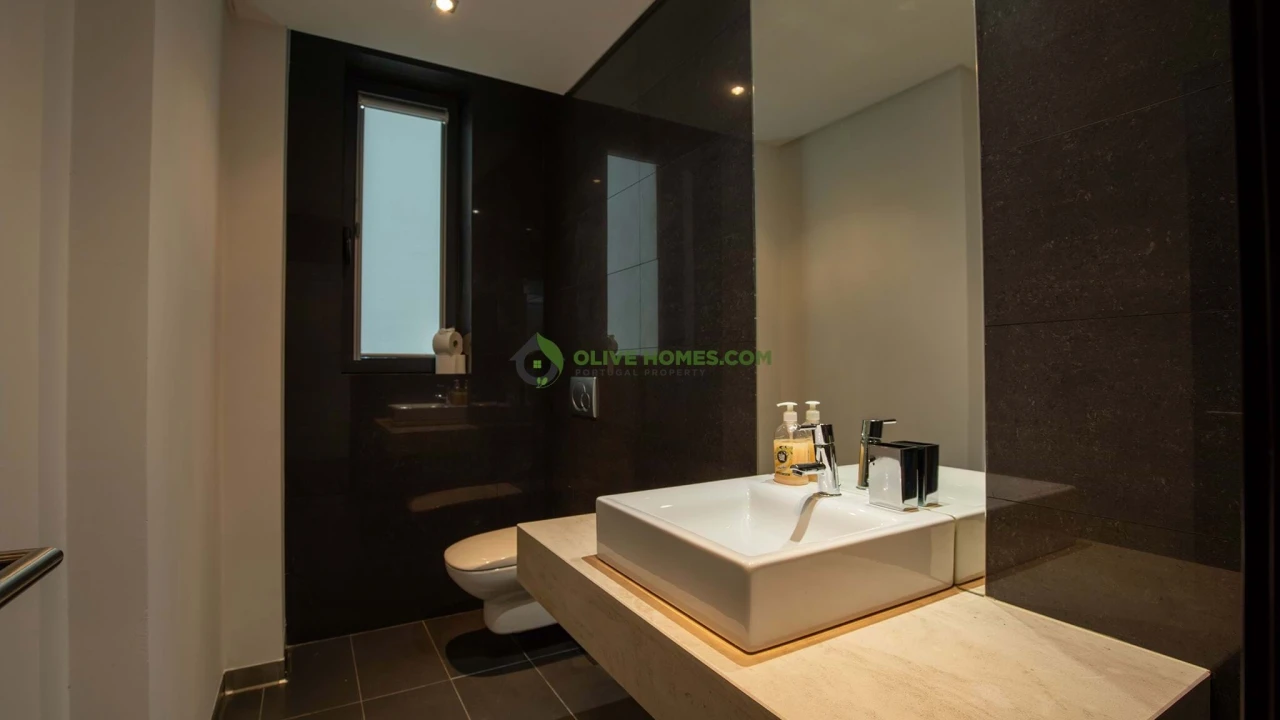 Moradia T5 para Venda em Quarteira Foto 29