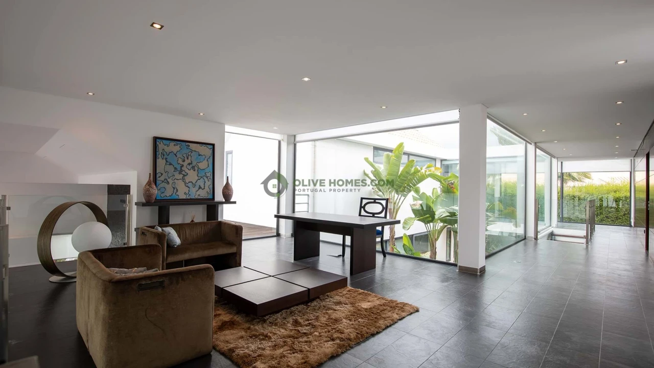 Moradia T5 para Venda em Quarteira Foto 5