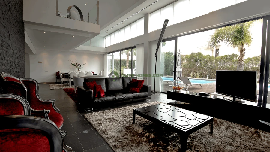 Moradia T5 para Venda em Quarteira Foto 3