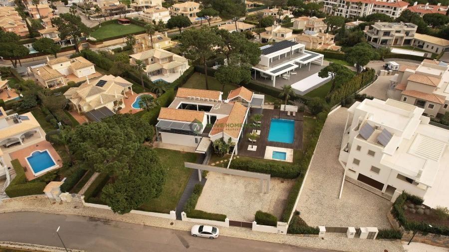 Moradia T5 para Venda em Quarteira Foto 15