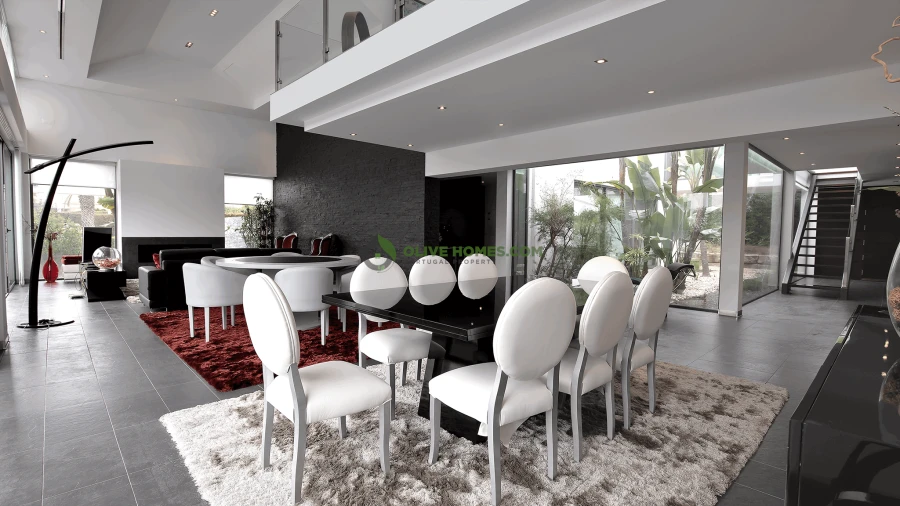 Moradia T5 para Venda em Quarteira Foto 2