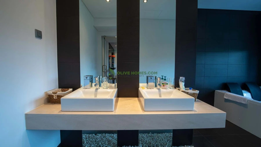 Moradia T5 para Venda em Quarteira Foto 41