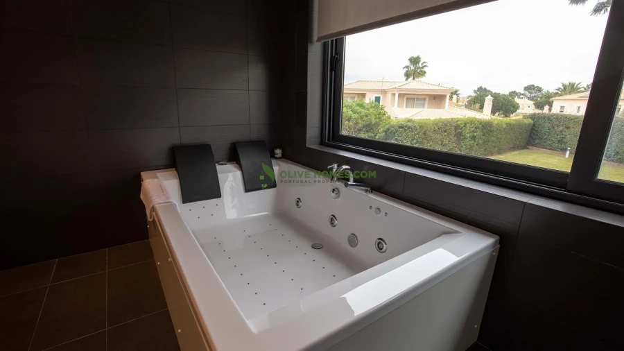 Moradia T5 para Venda em Quarteira Foto 6