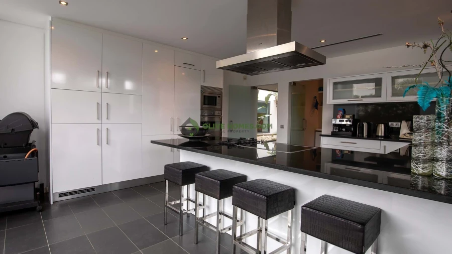 Moradia T5 para Venda em Quarteira Foto 19