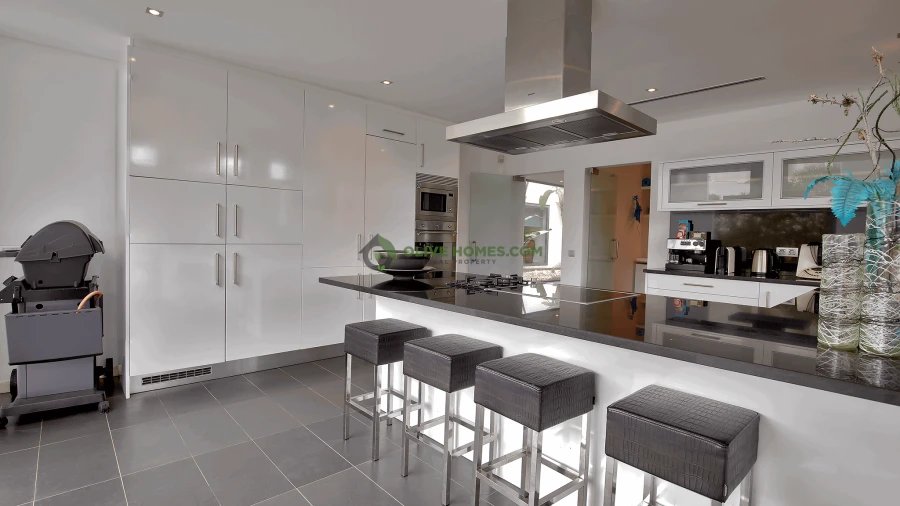 Moradia T5 para Venda em Quarteira Foto 59