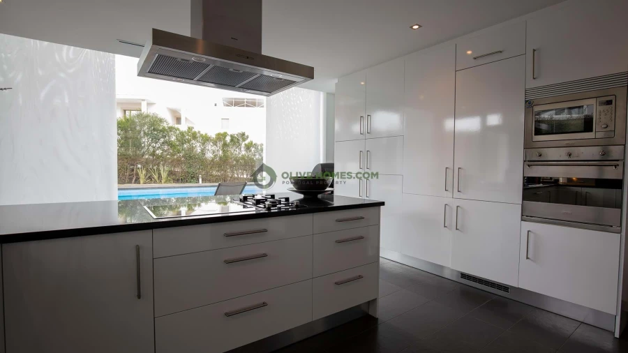 Moradia T5 para Venda em Quarteira Foto 17