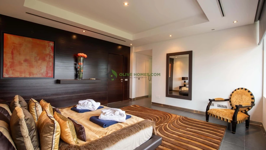 Moradia T5 para Venda em Quarteira Foto 10