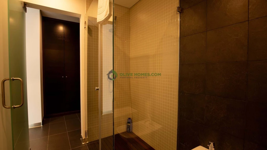 Moradia T5 para Venda em Quarteira Foto 32