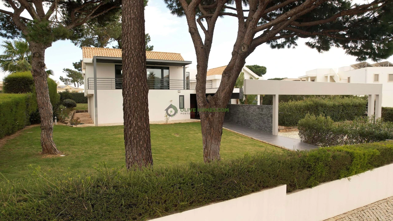 Moradia T5 para Venda em Quarteira Foto 16