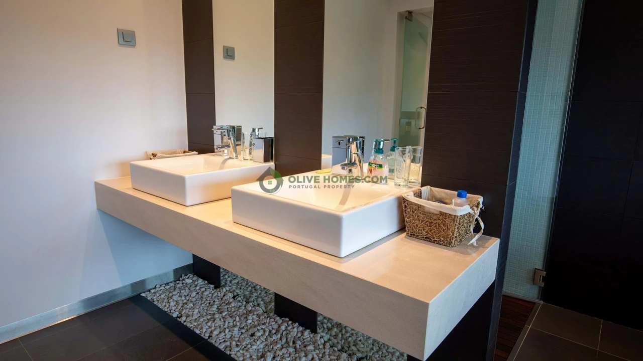 Moradia T5 para Venda em Quarteira Foto 44