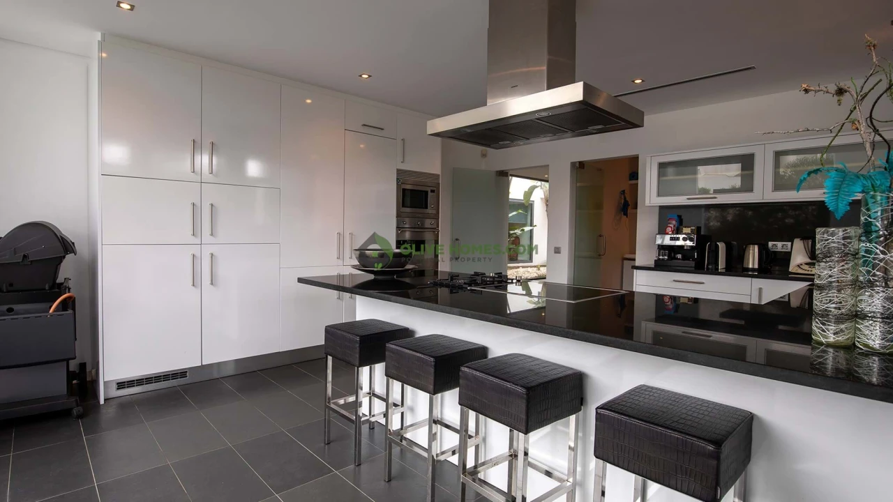 Moradia T5 para Venda em Quarteira Foto 19