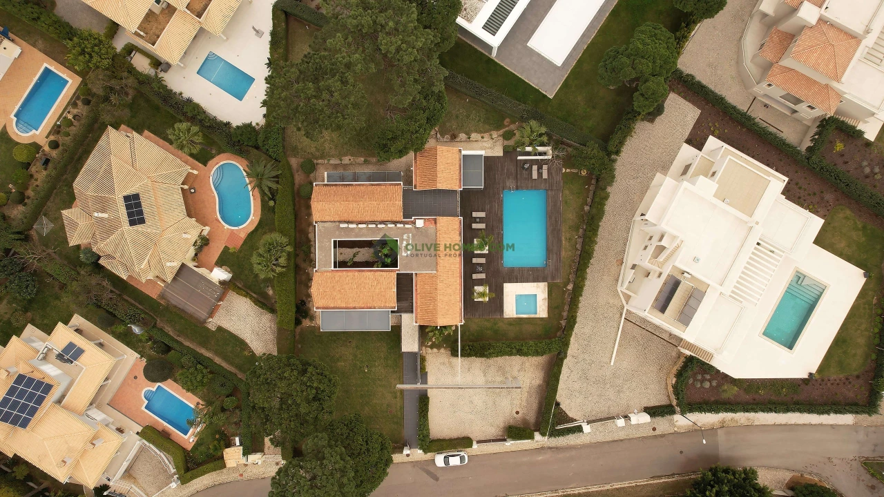 Moradia T5 para Venda em Quarteira Foto 18