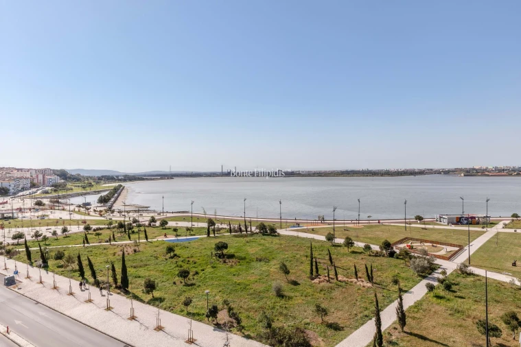 Apartamento T4 para Venda em Barreiro e Lavradio Foto 9