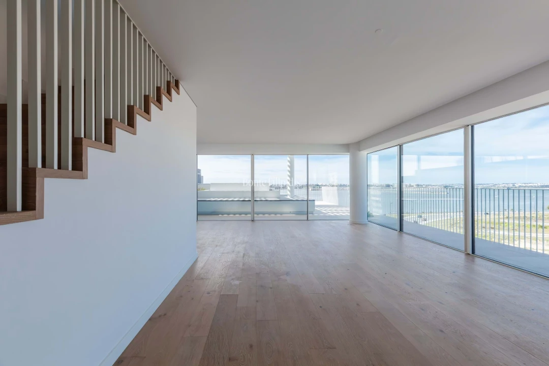 Apartamento T4 para Venda em Barreiro e Lavradio Foto 3