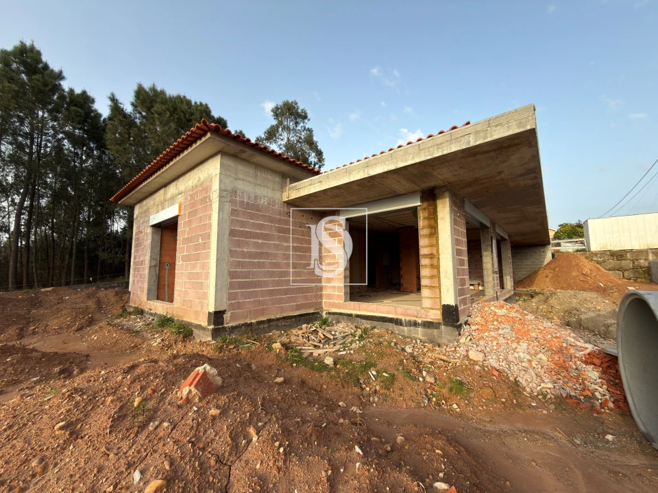 Moradia T3 para Venda em Torre e Vila Mou Foto 1