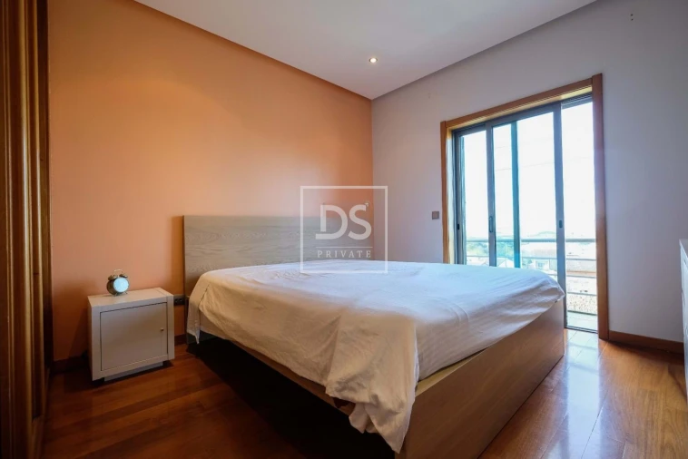 Moradia T4 para Venda em Fânzeres e São Pedro da Cova Foto 10