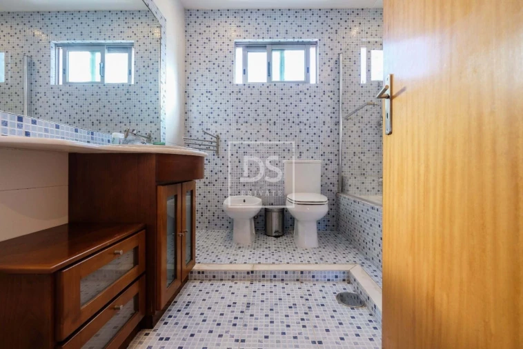 Moradia T4 para Venda em Fânzeres e São Pedro da Cova Foto 11