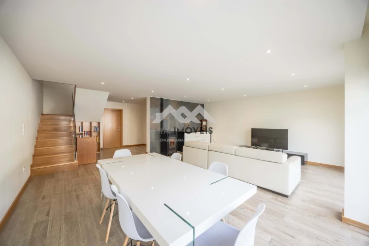 Moradia T3 para Venda em Alfena Foto 16