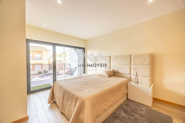 Moradia T3 para Venda em Alfena Foto 12