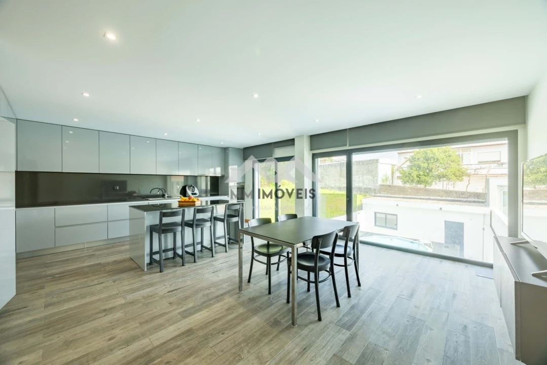 Moradia T3 para Venda em Alfena Foto 17