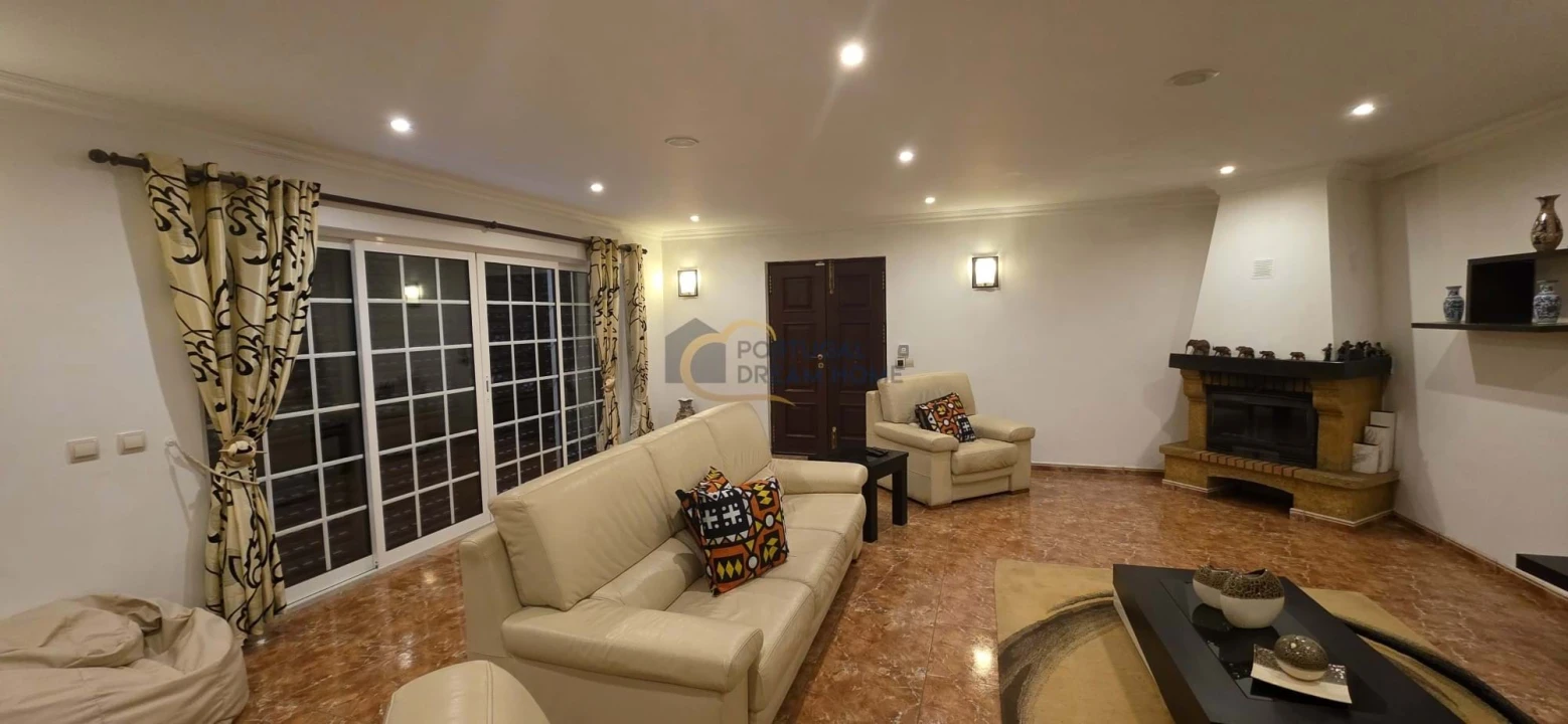 Moradia T5 para Venda em Salir Foto 11