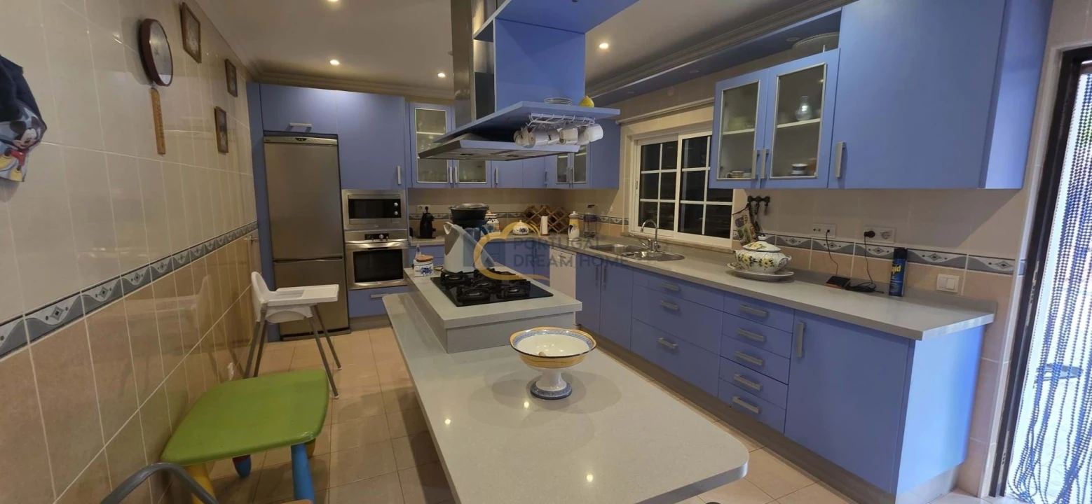 Moradia T5 para Venda em Salir Foto 10