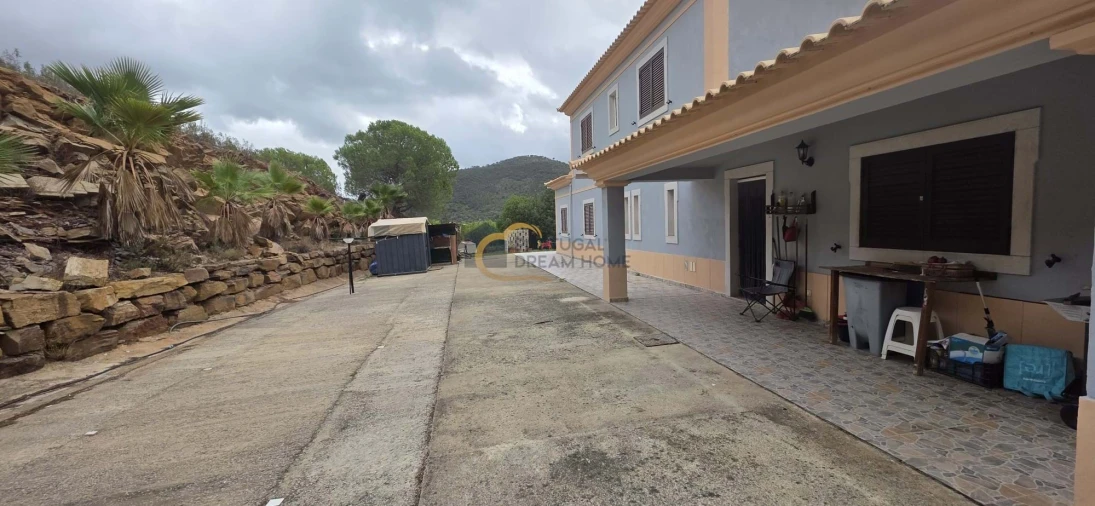 Moradia T5 para Venda em Salir Foto 4