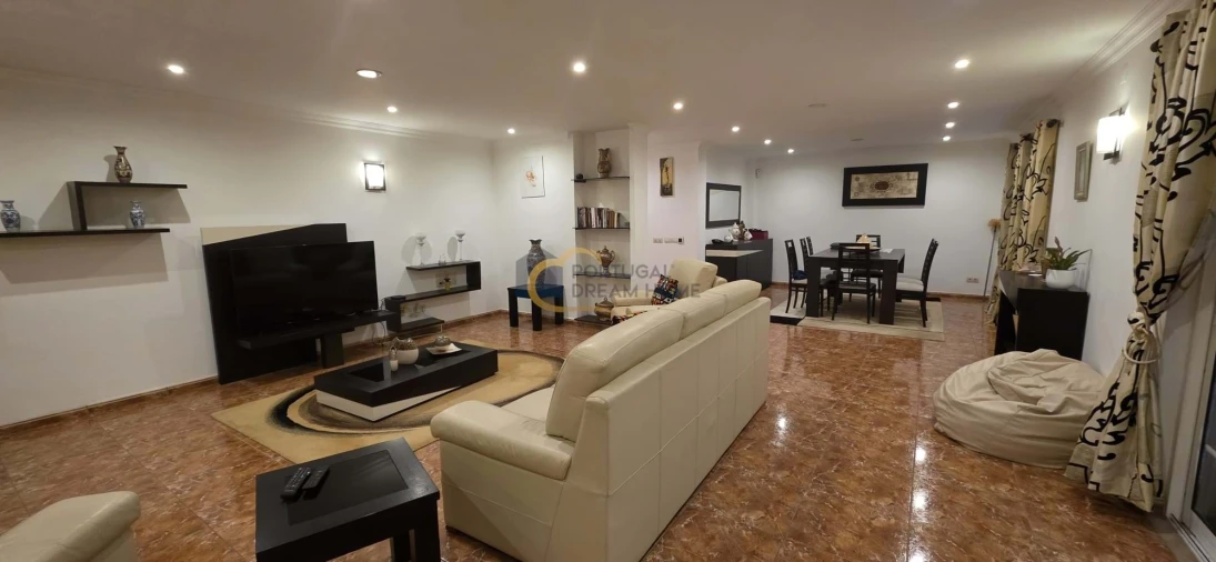 Moradia T5 para Venda em Salir Foto 13