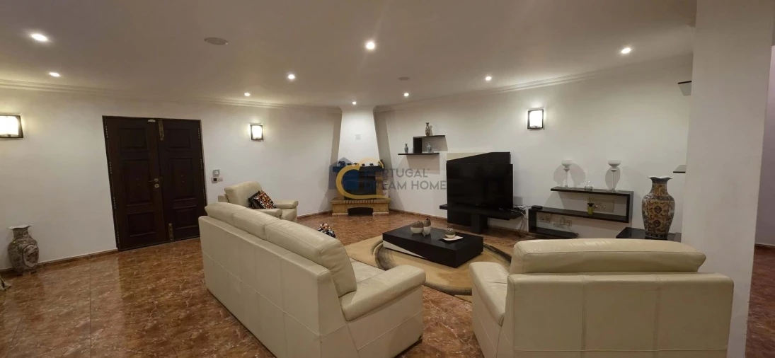 Moradia T5 para Venda em Salir Foto 12