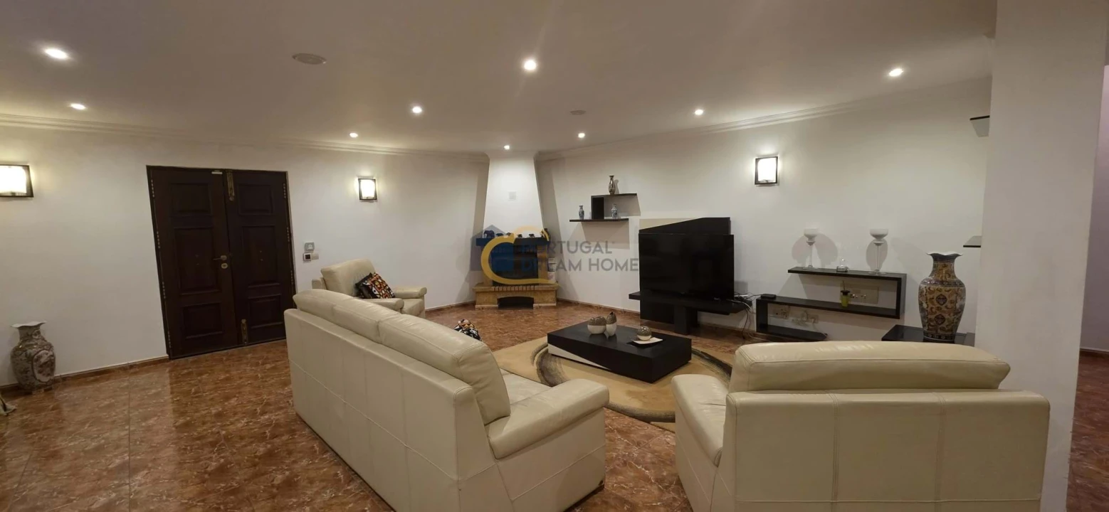 Moradia T5 para Venda em Salir Foto 12