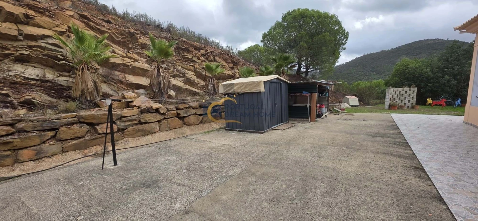 Moradia T5 para Venda em Salir Foto 8