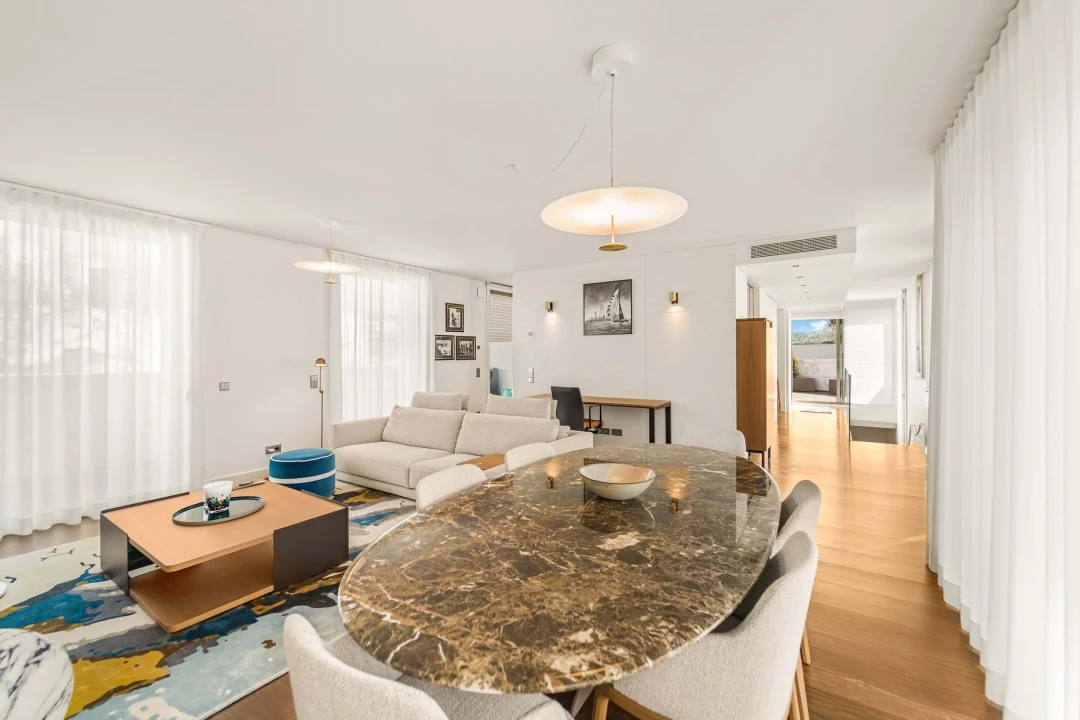 Apartamento T4 para Venda em Santo António Foto 2