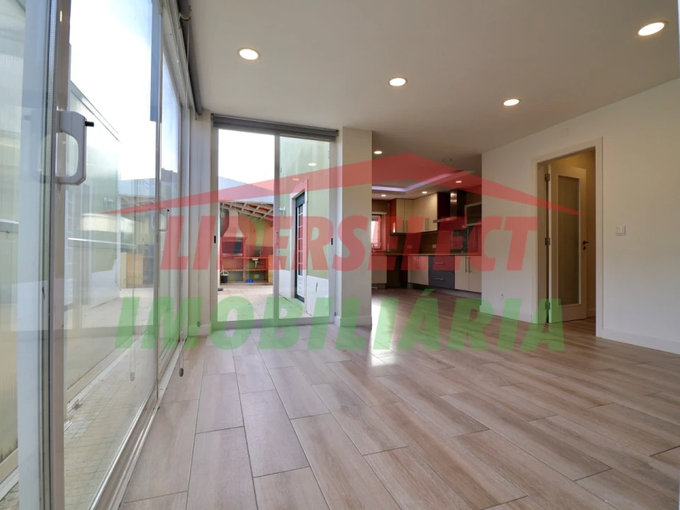 Moradia T4 para Venda em Silveira Foto 6