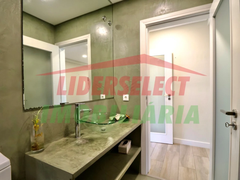 Moradia T4 para Venda em Silveira Foto 15