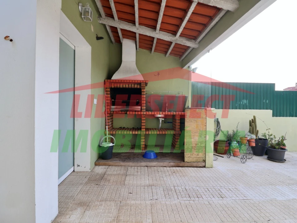 Moradia T4 para Venda em Silveira Foto 38