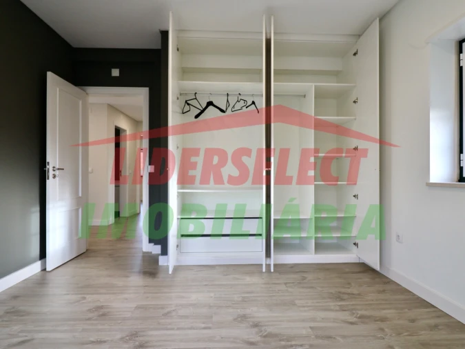 Moradia T4 para Venda em Silveira Foto 23