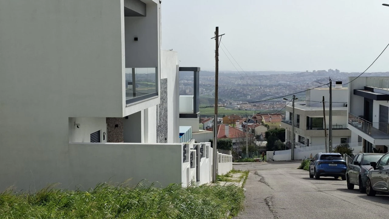 Terreno para Venda em Pontinha e Famões Foto 7