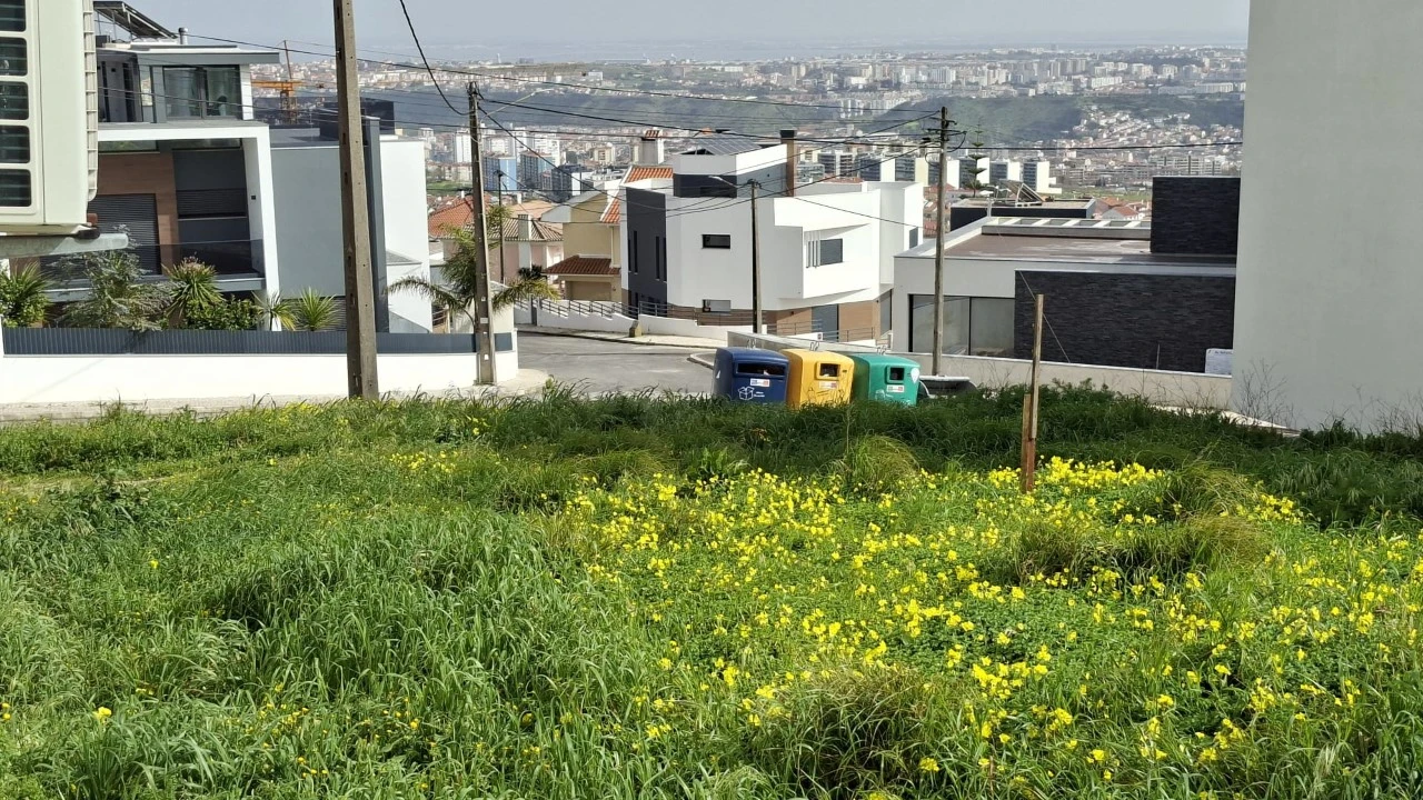 Terreno para Venda em Pontinha e Famões Foto 8