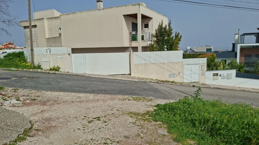 Terreno para Venda em Pontinha e Famões Foto 6